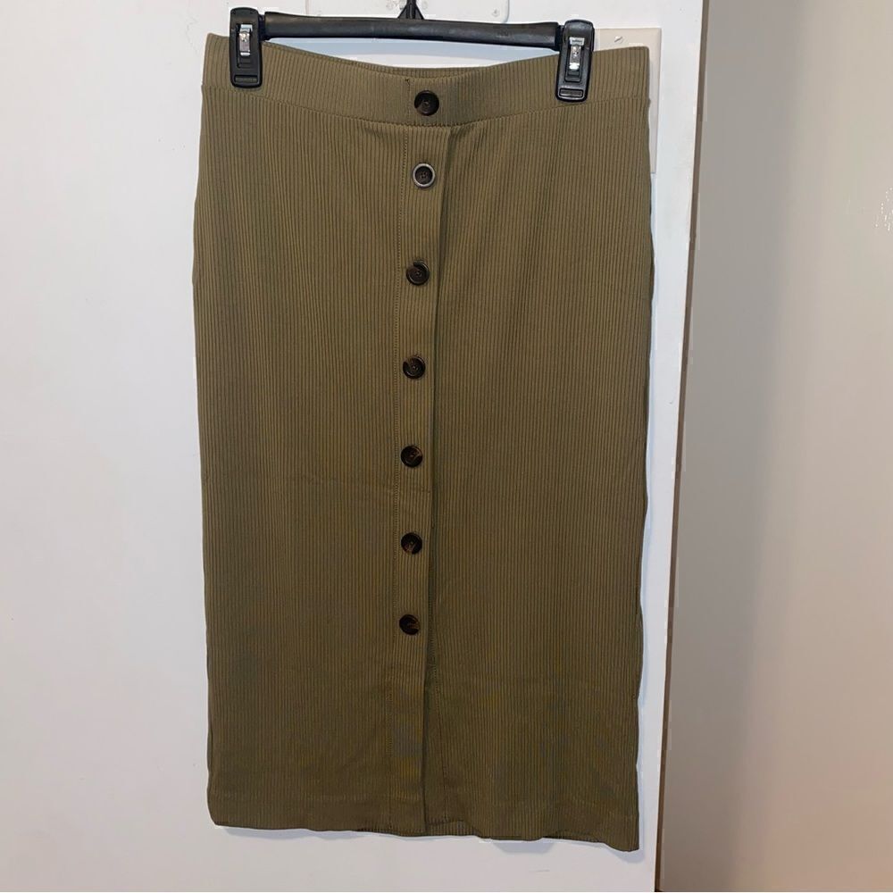 NWOT Ribbed Front Button Pencil Skirt from Ann Taylor - Olive green - Small